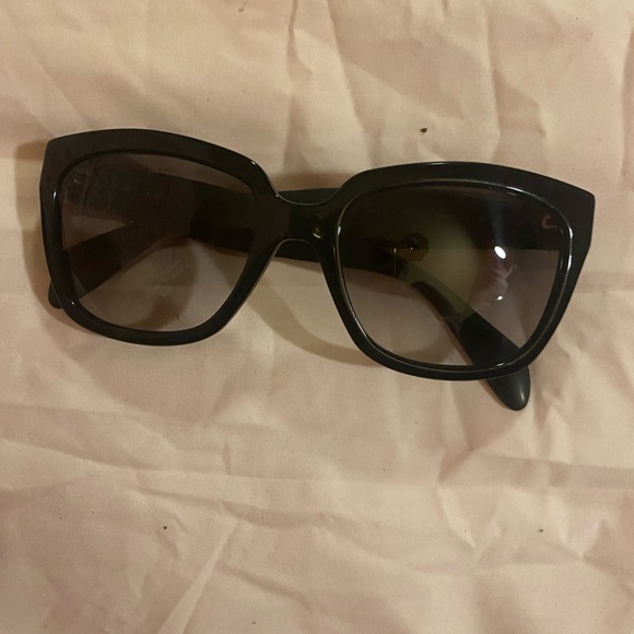 Preloved  PRADA Black  sunglasses (non prescription)with  it’s original case - Picture 1 of 11